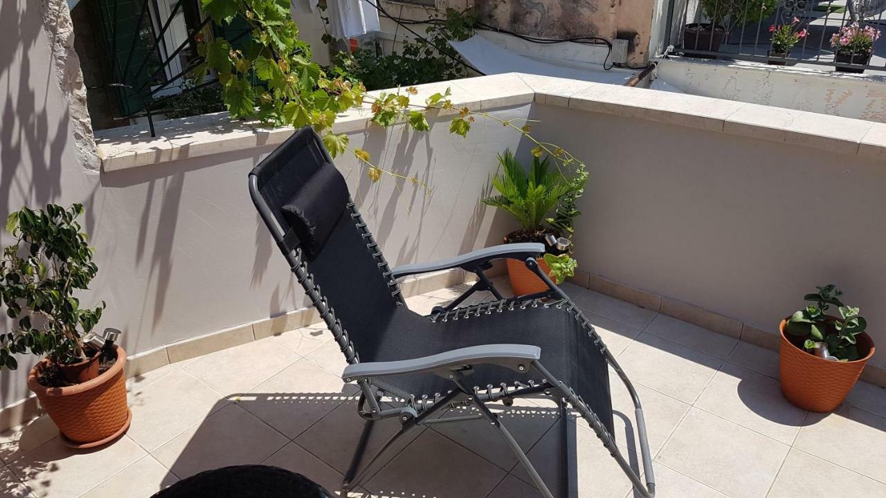 Apartment 22 Omiš Zewnętrze zdjęcie